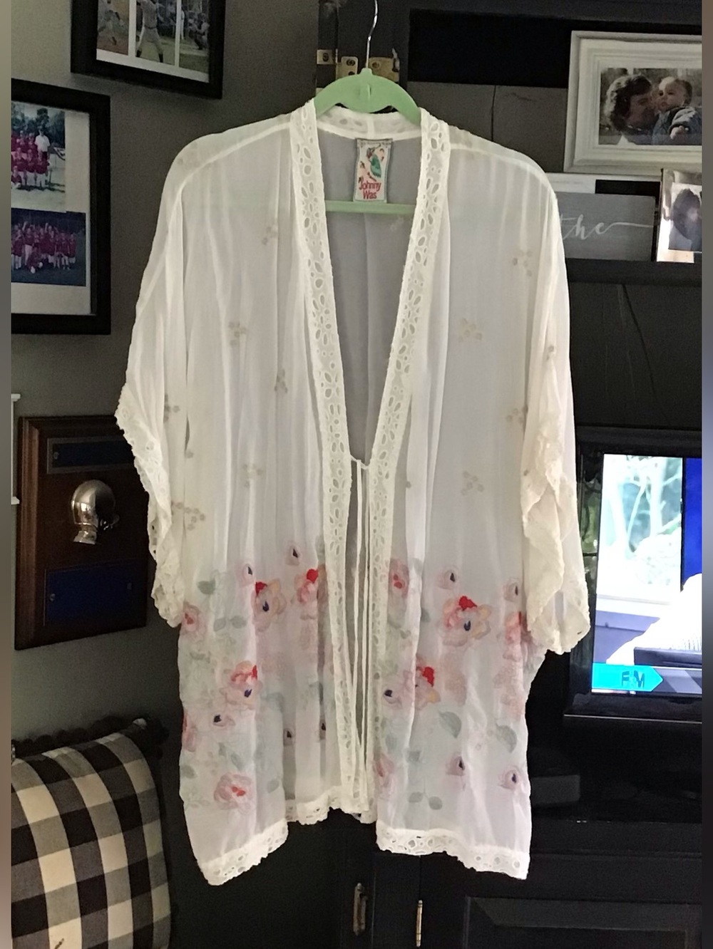 Johnny Was - new no tag - White Floral embroidered Sheer Kimono! XL